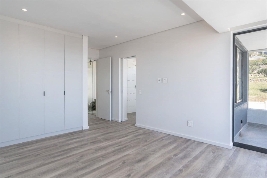 4 Bedroom Property for Sale in Fresnaye Western Cape